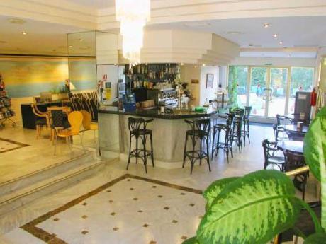 Aparthotel El Faro Inn