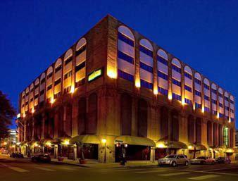 Howard Johnson Plaza Hotel - San Antonio Riverwalk