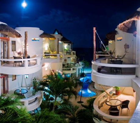 Playa Palms Beachfront Hotel