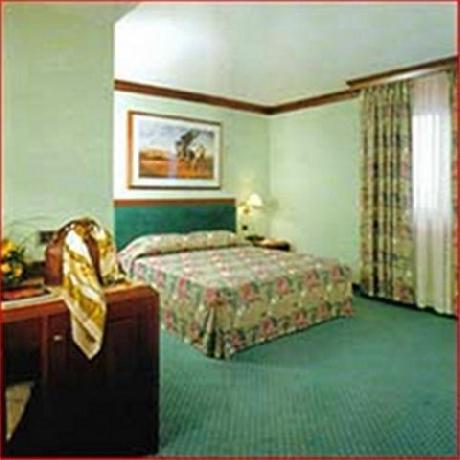 Airport Palace Hotel