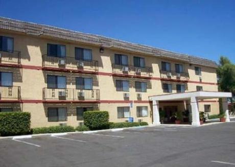 Econo Lodge Inn & Suites
