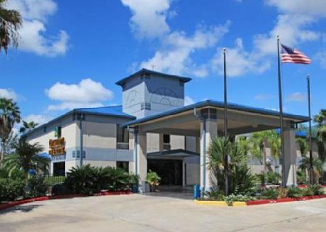 Quality Inn & Suites Yacht Club Basin