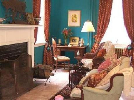 Elkhorn Inn & Theatre