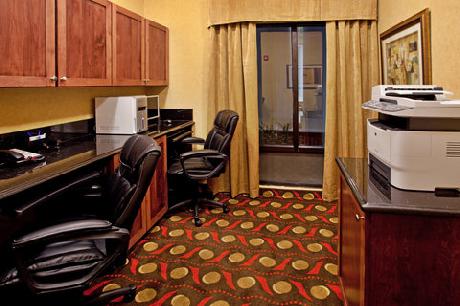 Holiday Inn Express Hotel & Suites LAVONIA