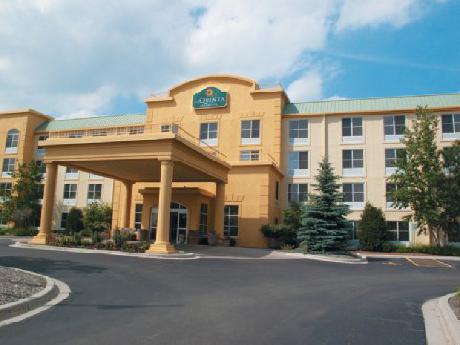La Quinta Inn and Suites Milwaukee SW New Berlin