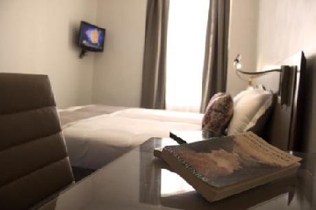 Art Hotel Batignolles