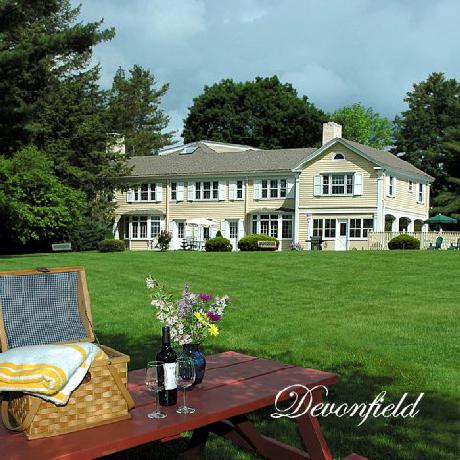 1800 Devonfield Inn, an Englis