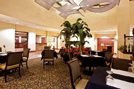 Holiday Inn Hotel & Suites LAKE CITY