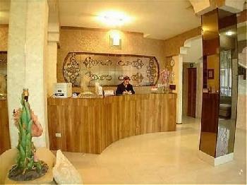 COURTNEY HOTEL Villa Monini