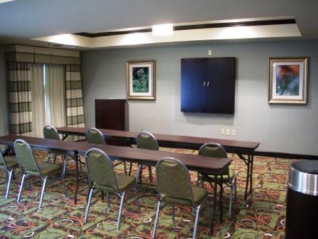 Holiday Inn Express Hotel & Suites MAUMELLE