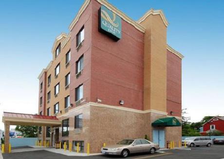 Quality Inn Floral Park
