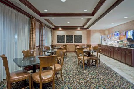 Holiday Inn Express GAS CITY