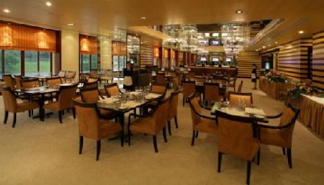 Agile Lakeview Hotel