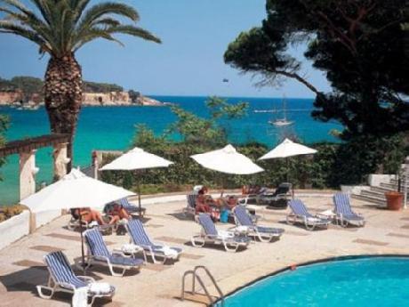 Confortel Caleta Park