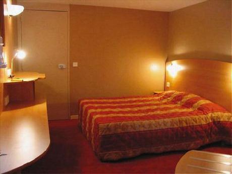 Kyriad Plaisir St Quentin en Yvelynes