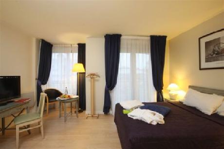 Royal Garden Champs Elysees Hotel