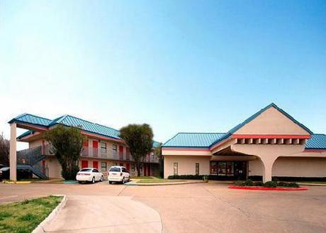 Econo Lodge Inn & Suites