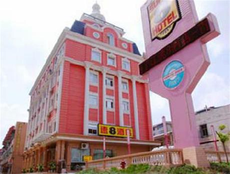 Super 8 Yangtse River Qingshan