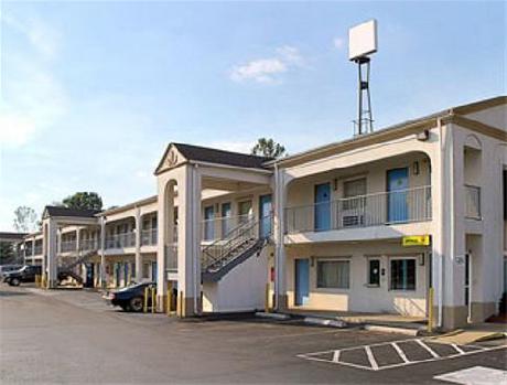 Super 8 Fredericksburg South