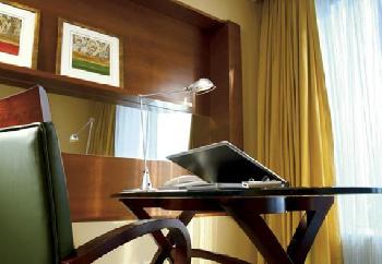 Renaissance Wuhan Hotel