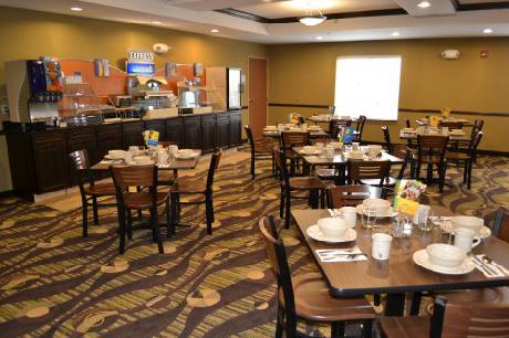 Holiday Inn Express Hotel & Suites NORTHWOOD