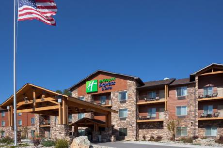 Holiday Inn Express Hotel & Suites CUSTER
