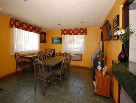 Super 8 Greensboro/Coliseum/Conv.