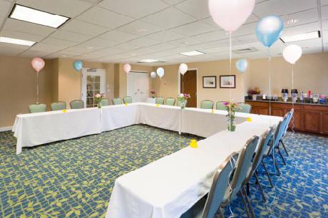 Holiday Inn Express Hotel & Suites SALISBURY - DELMAR