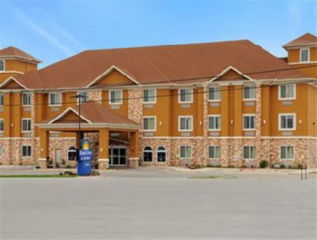 Days Inn & Suites Cleburne TX