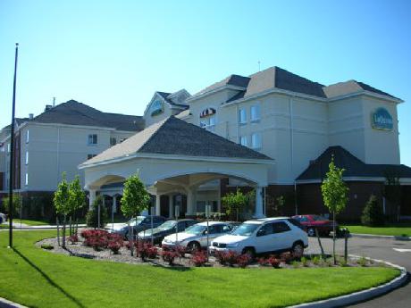La Quinta Inn and Suites Islip MacArthur Airport