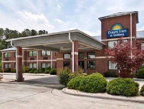 Days Inn and Suites Warsaw