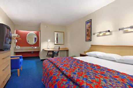 Red Roof Inn Louisville East Hurstbourne