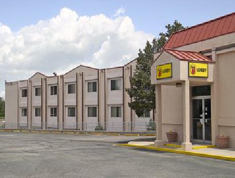 Super 8 Colorado Springs/South/Circle Dr.