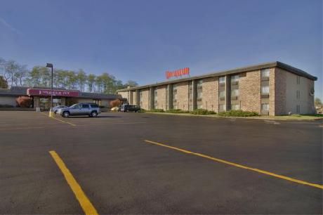 Americas Best Value Inn - Voyageur Inn and Conference Center