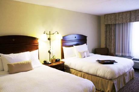 Hampton Inn  Suites Fredericksburgat Celebrate Virginia