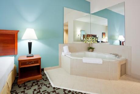 Holiday Inn Express APEX-RALEIGH