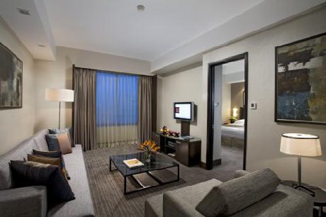 Royal Plaza on Scotts