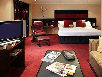 Mercure Chester East Hotel