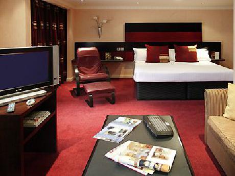 Mercure Chester East Hotel