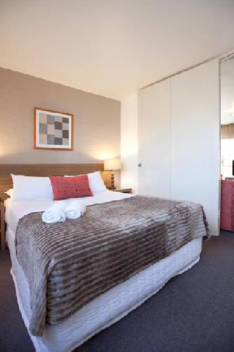 Punt Hill - Davis Avenue