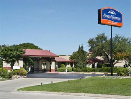 Howard Johnson Inn and Suites San Antonio