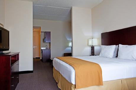 Holiday Inn Express Hotel & Suites CHICAGO WEST-O'HARE ARPT AREA