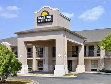 Days Inn and Suites Fort Valley
