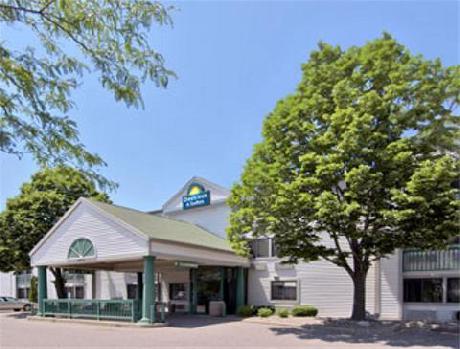 Days Inn and Suites Brooklyn Center/ Minneapolis