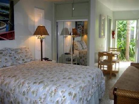 Alexander Palms Court