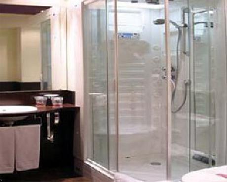 Petit Palace Italia Hotel