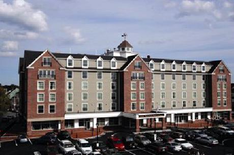 Salem Waterfront Hotel and Suites