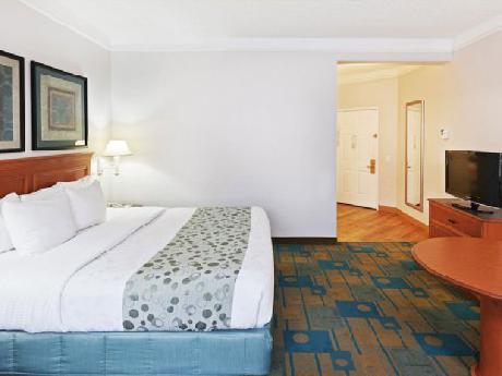 La Quinta Inn & Suites Dallas DFW Airport North