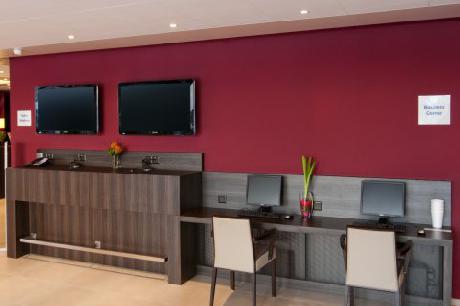 Holiday Inn Express Zi??RICH AIRPORT