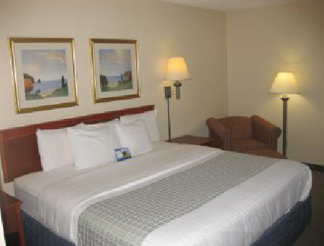 Baymont Inn and Suites Detroit Airport/Romulus